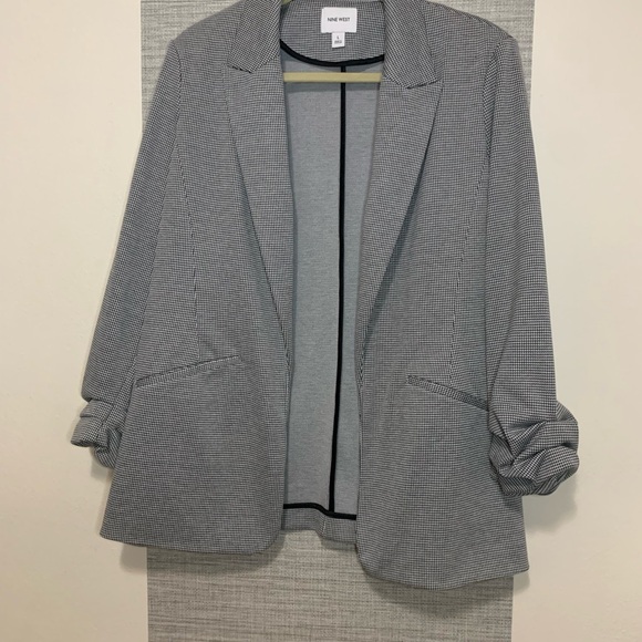 Women's Nine West Knit Open-Front
Blazer Large P2P: 21.5” - Picture 3 of 7